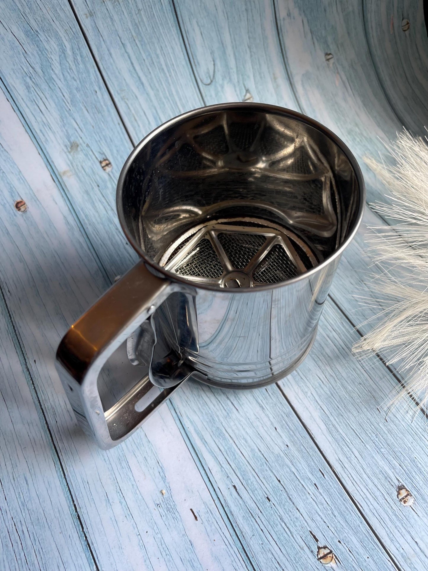 Vintage M&S Stainless Steel Flour Sifter: Spring-Loaded Handle