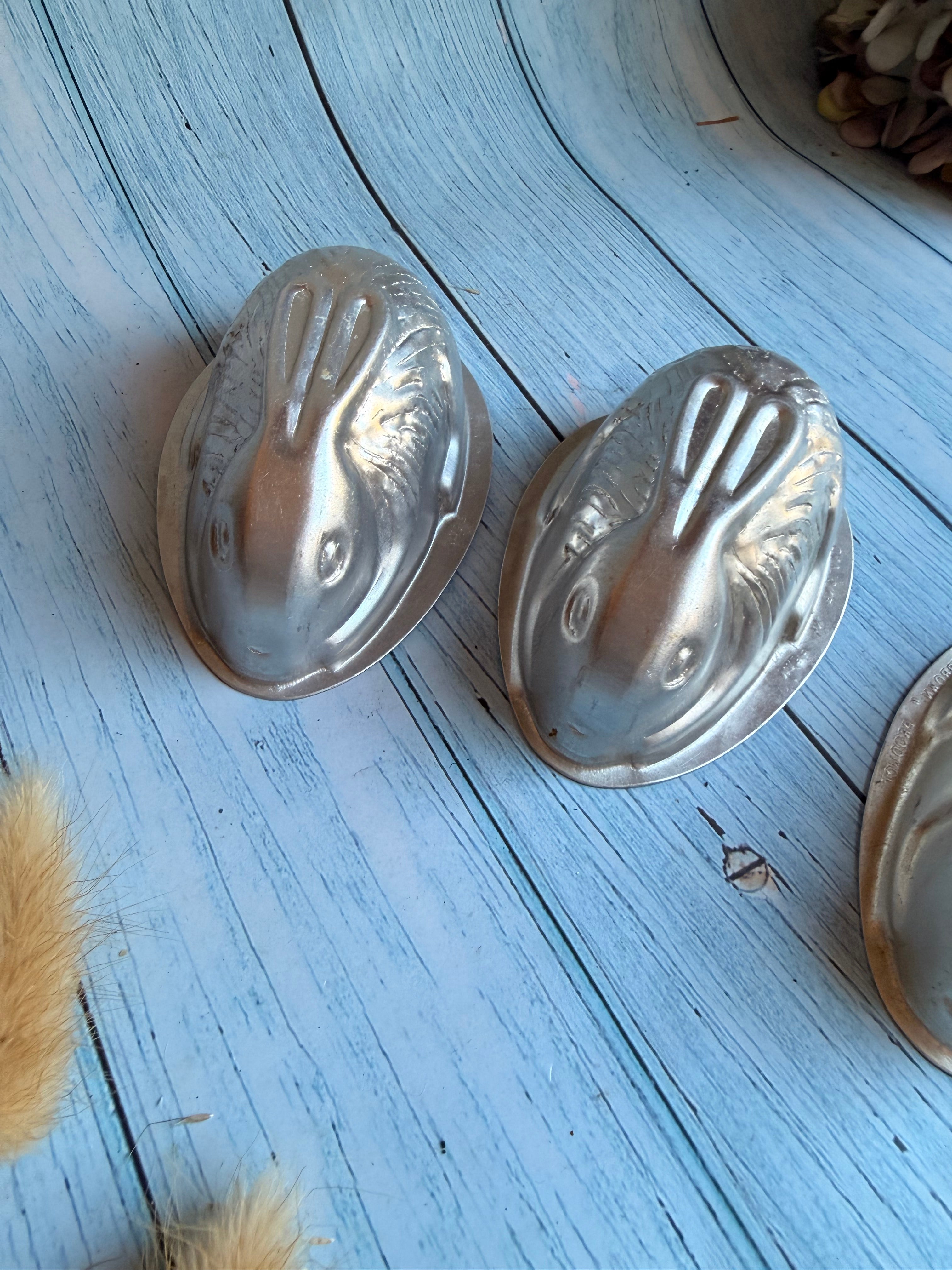 Vintage 1960s Small Aluminium Nut Brown Rabbit Mould