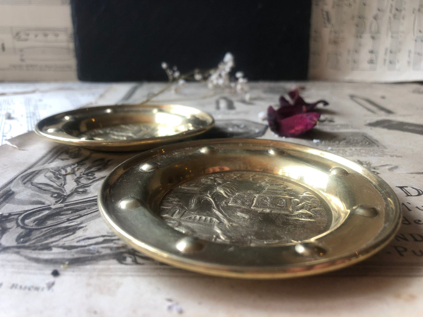 Pretty Pair of Oriental Themed  Brass Round Trinket Dishes / Pin Dish / Brass Plates / Brass Collectible / Coin Tray / Ring Tray