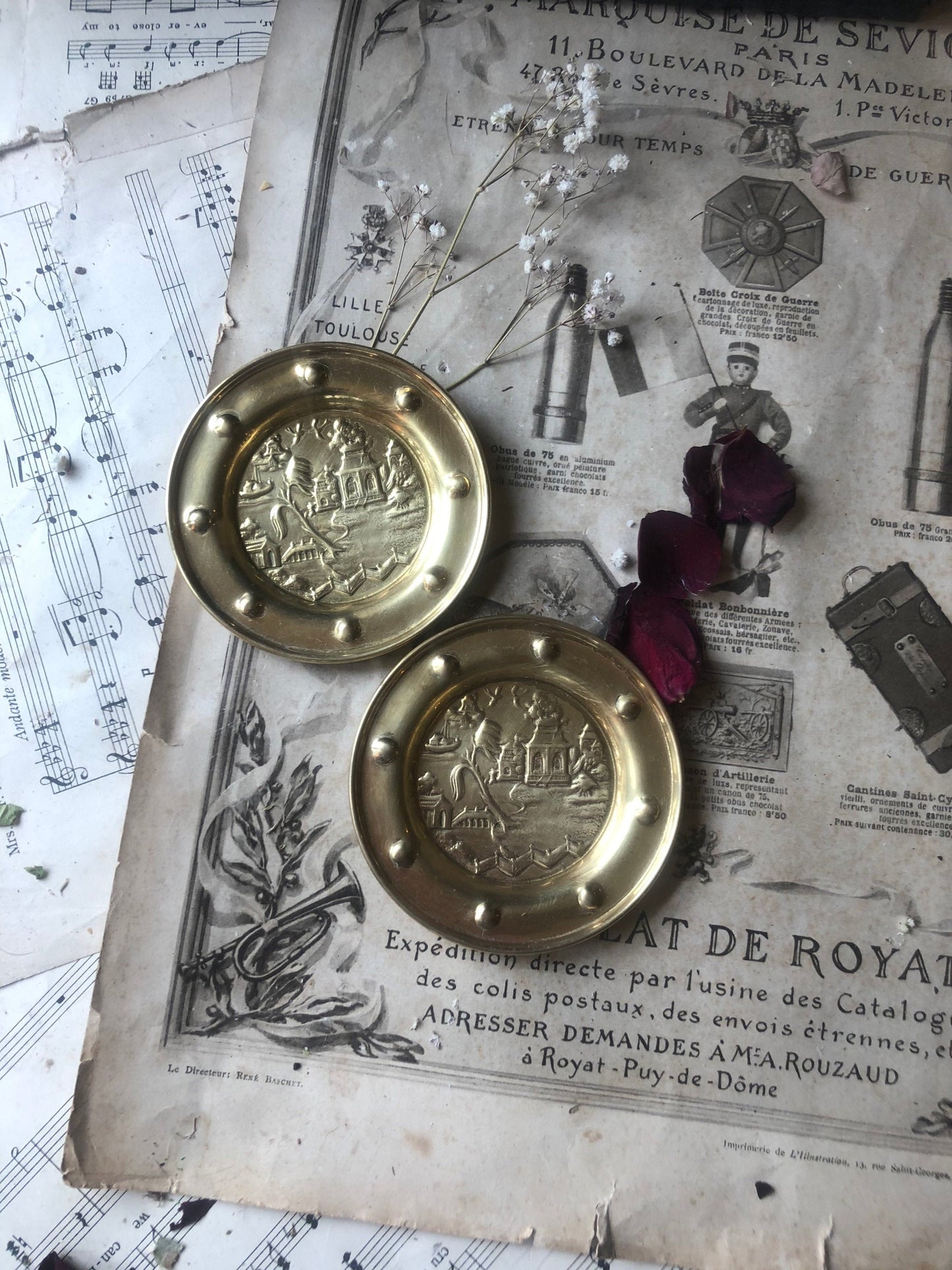 Pretty Pair of Oriental Themed  Brass Round Trinket Dishes / Pin Dish / Brass Plates / Brass Collectible / Coin Tray / Ring Tray