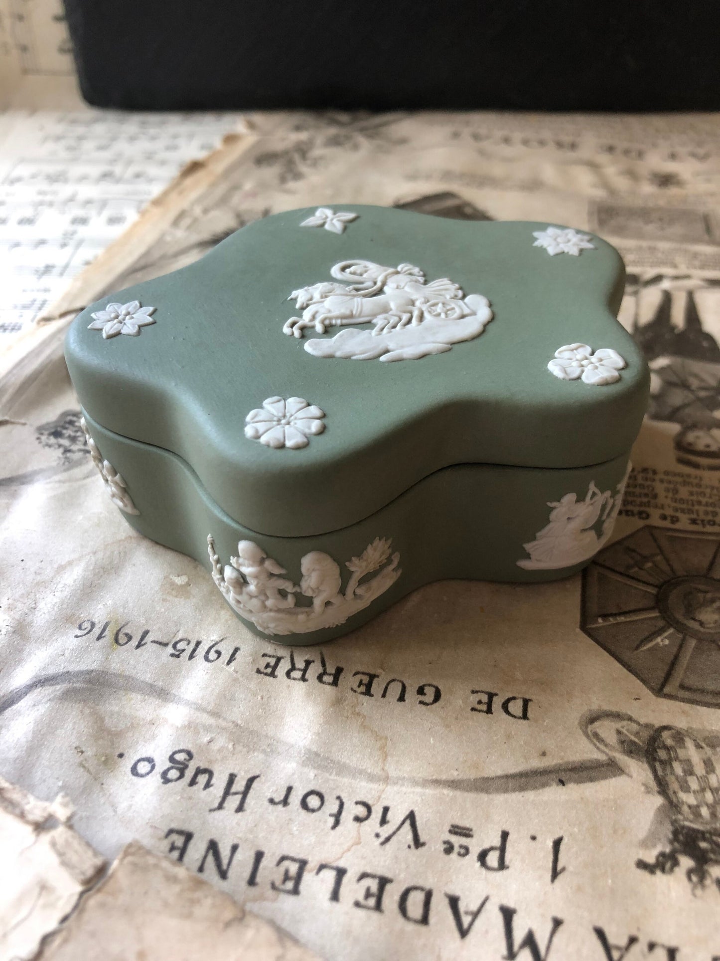 Green Wedgwood Jasperware Pentafoil Trinket Pot / Aurora / White Bas Relief