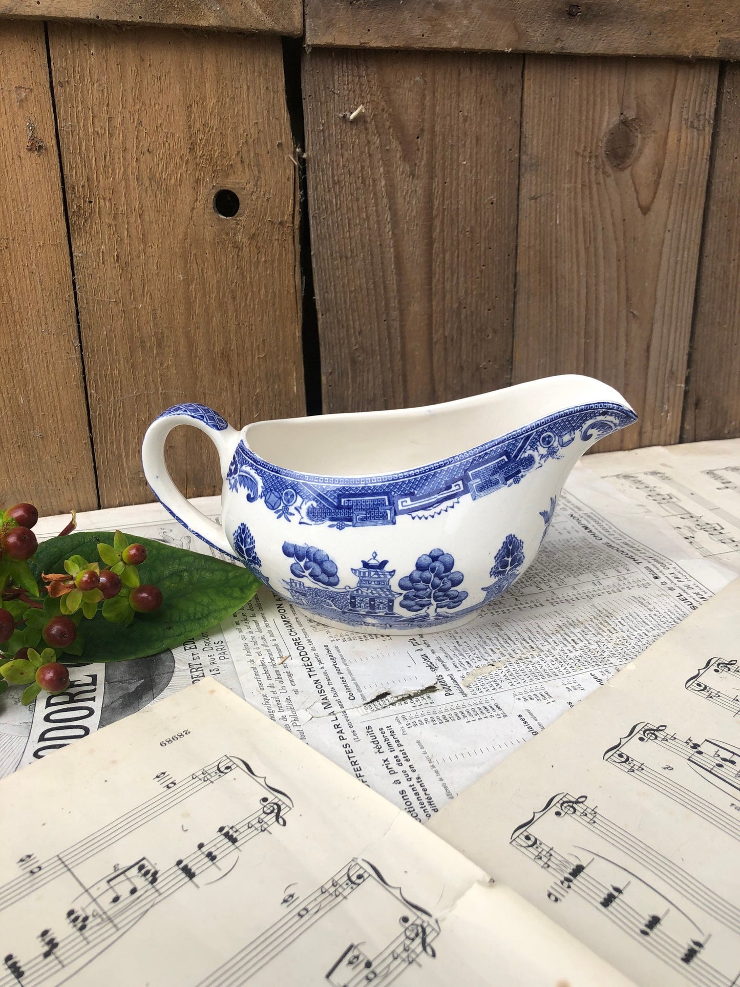 Alfred Meakin "Old Willow" Gravy or Sauce Boat / Gravy Jug / Blue and White