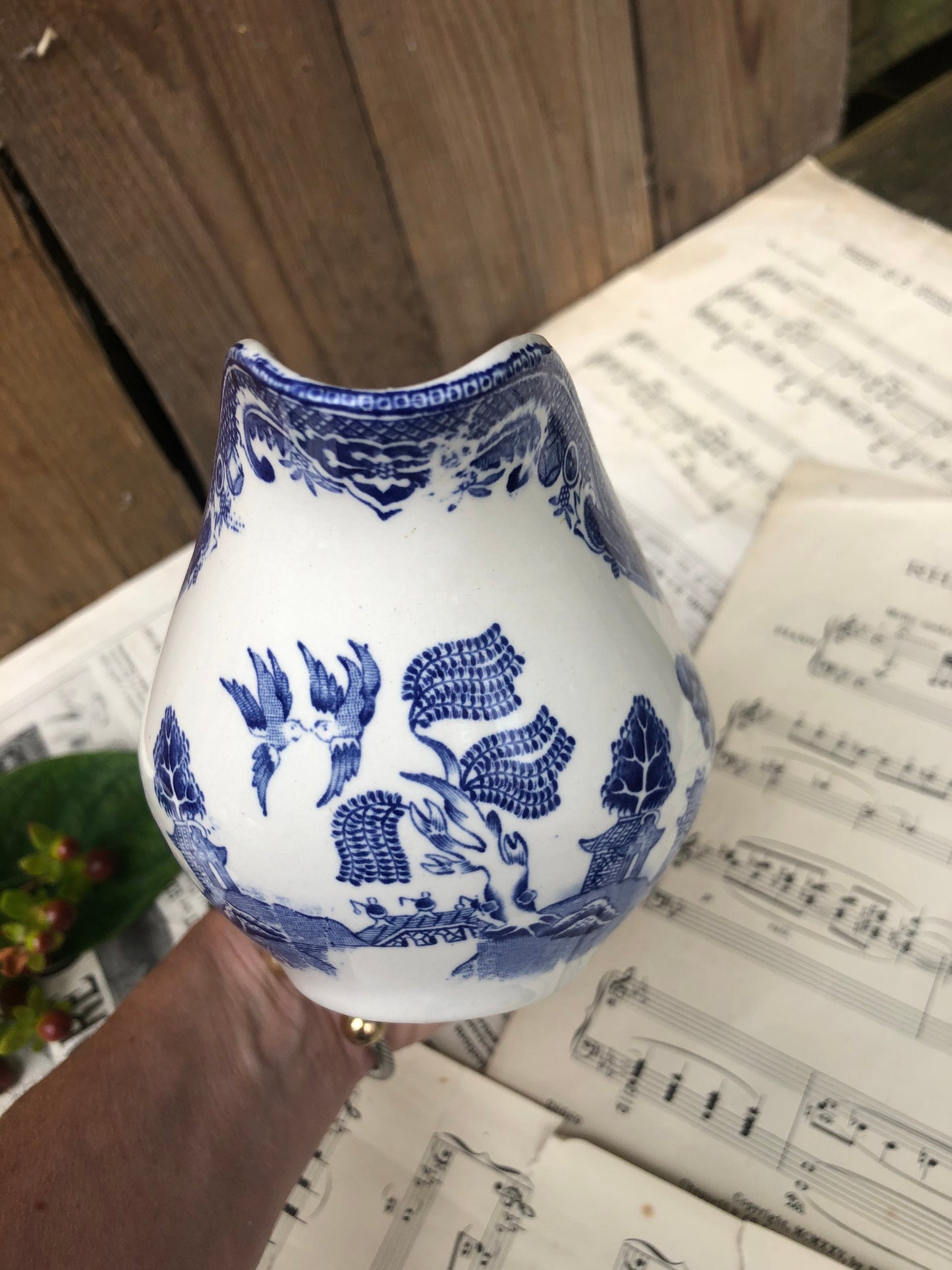 Alfred Meakin "Old Willow" Gravy or Sauce Boat / Gravy Jug / Blue and White