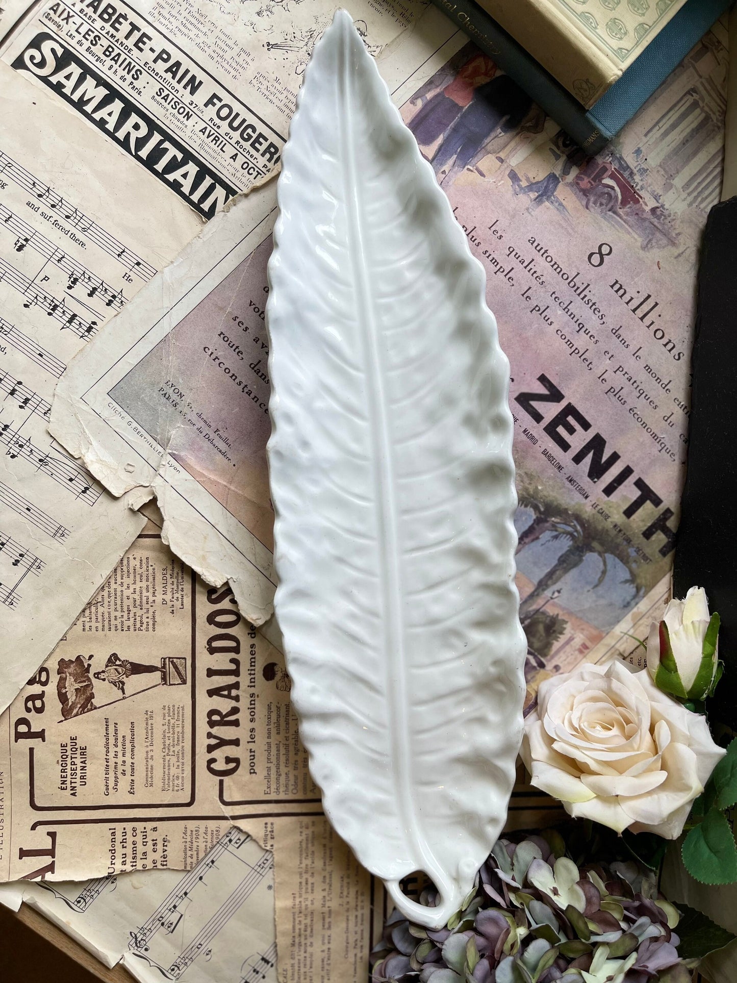 W & R Vintage White Leaf Shape Platter / Wiltshaw and Robinson Ltd / Stoke on Trent / English Earthenware