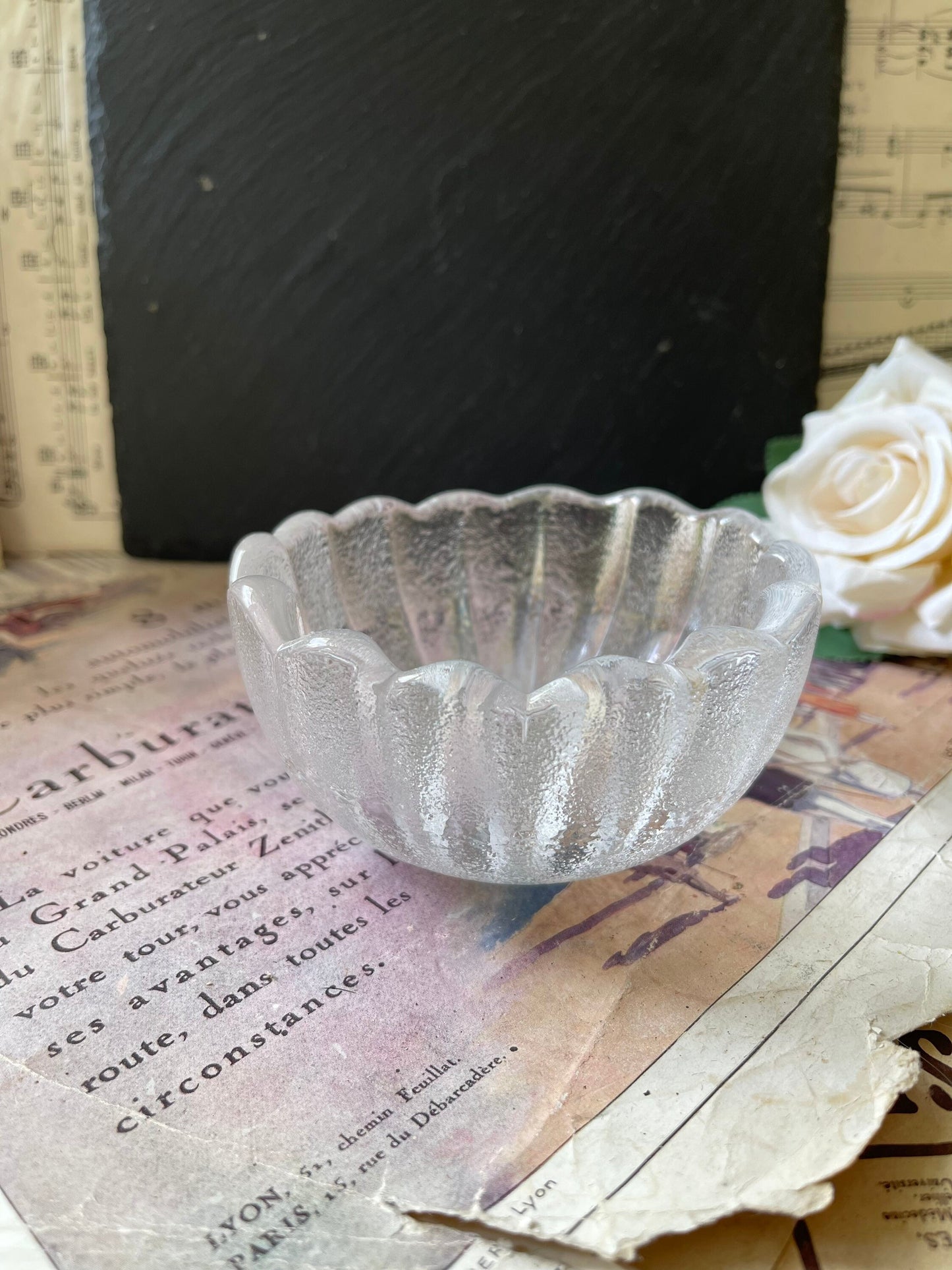 Very Pretty Pressed Crystal Glass Flower Bowl