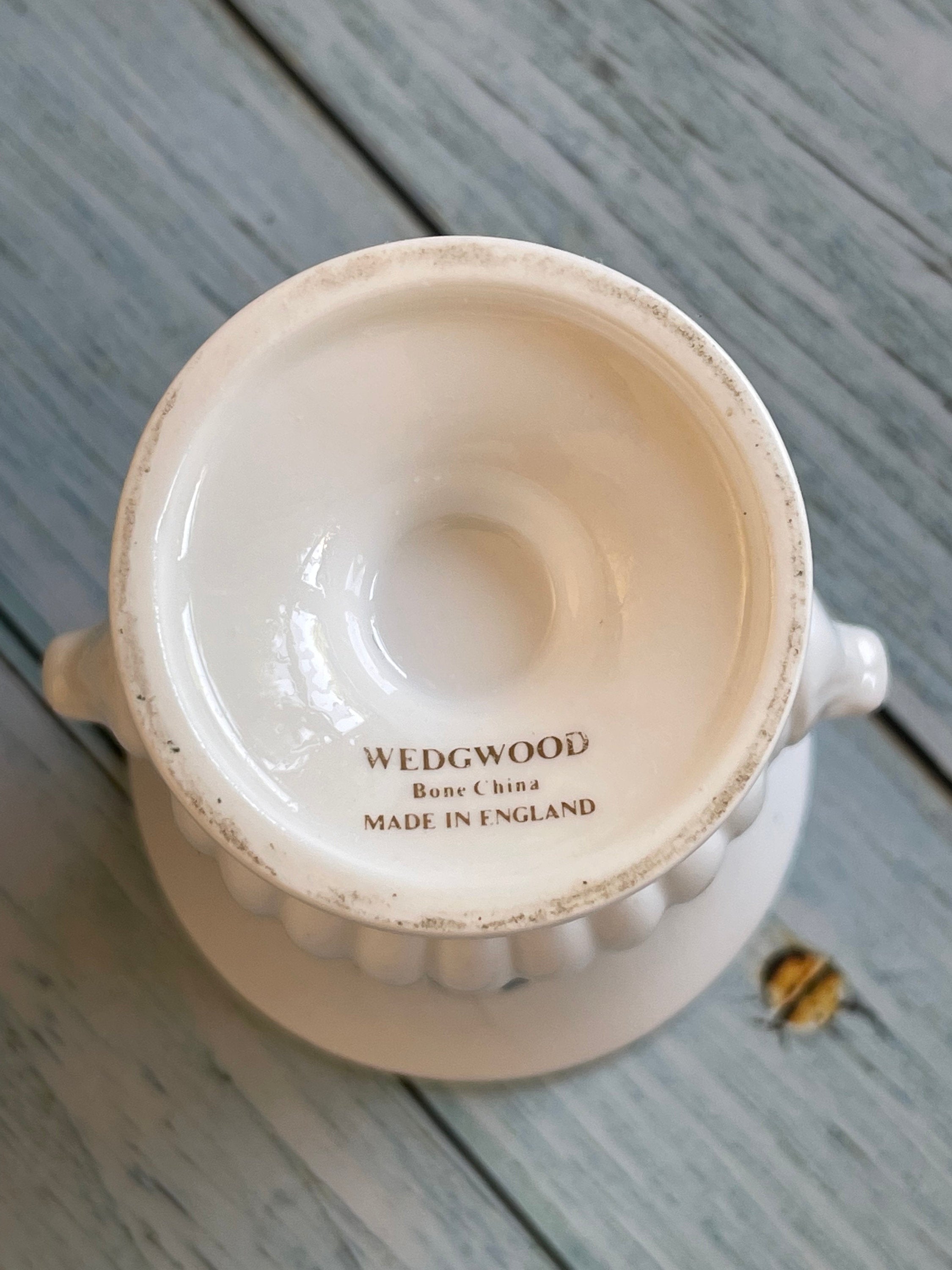 Small Vintage Wedgwood Urn Vase in Discontinued Clementine Pattern