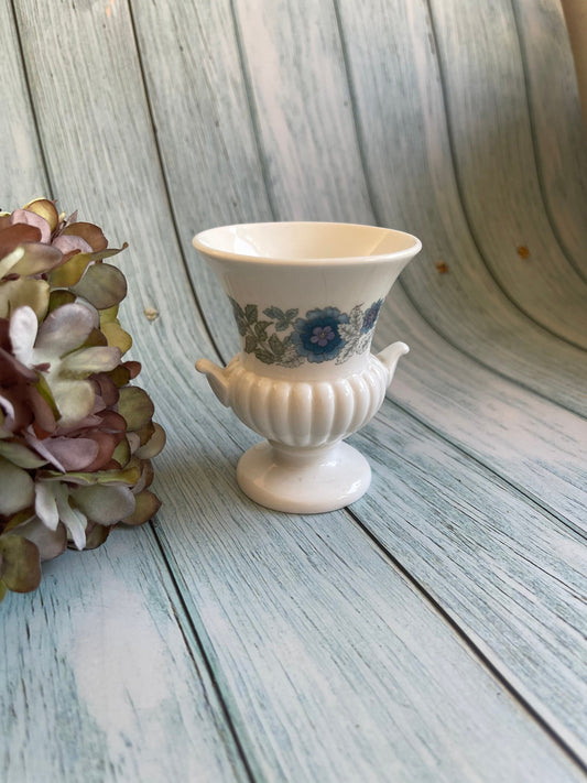 Small Vintage Wedgwood Urn Vase in Discontinued Clementine Pattern