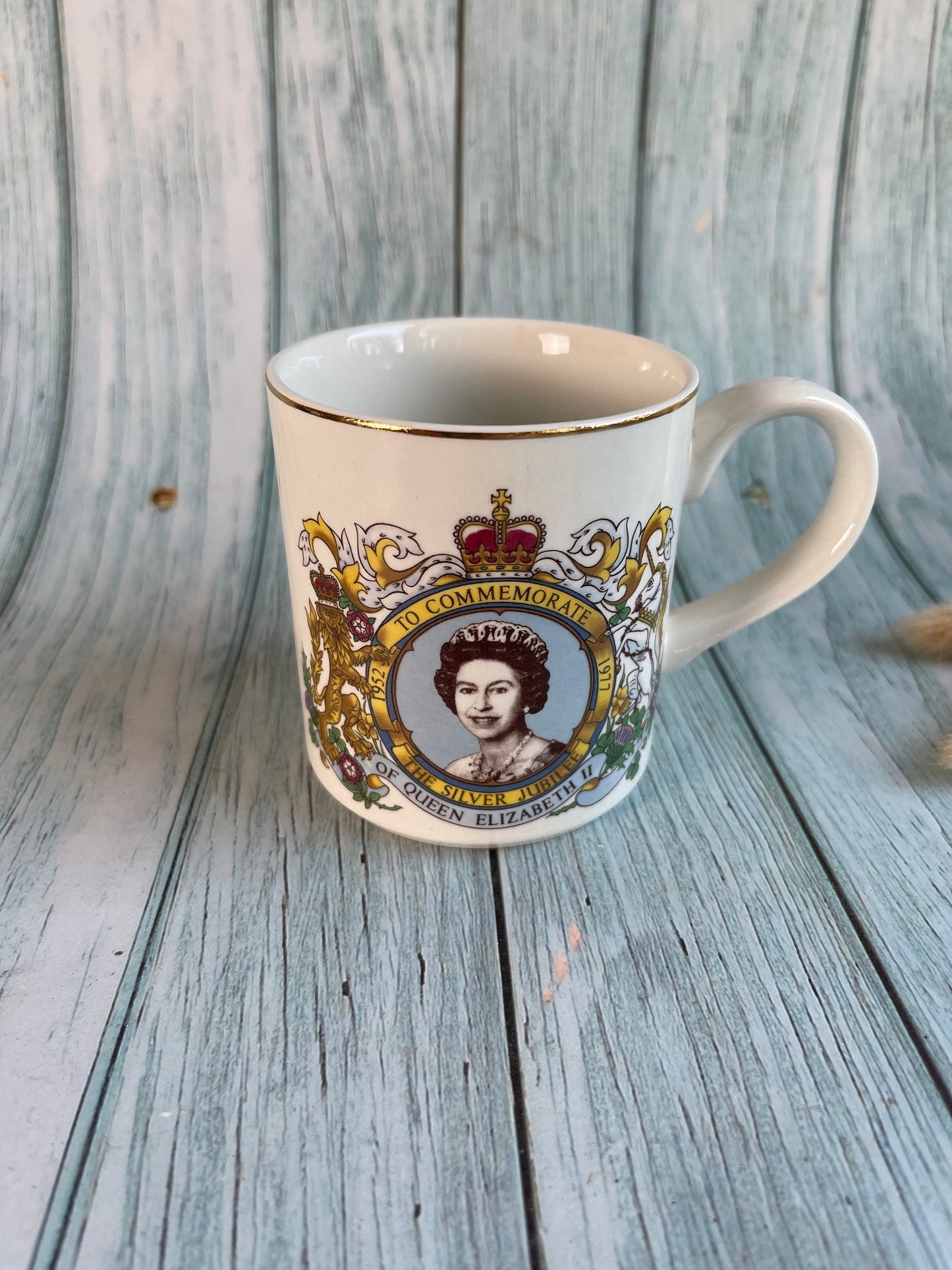 J G Meakin Commemorative Souvenir Mug for the Queen's Silver Jubilee 1977 / British Royal Family Memorabilia