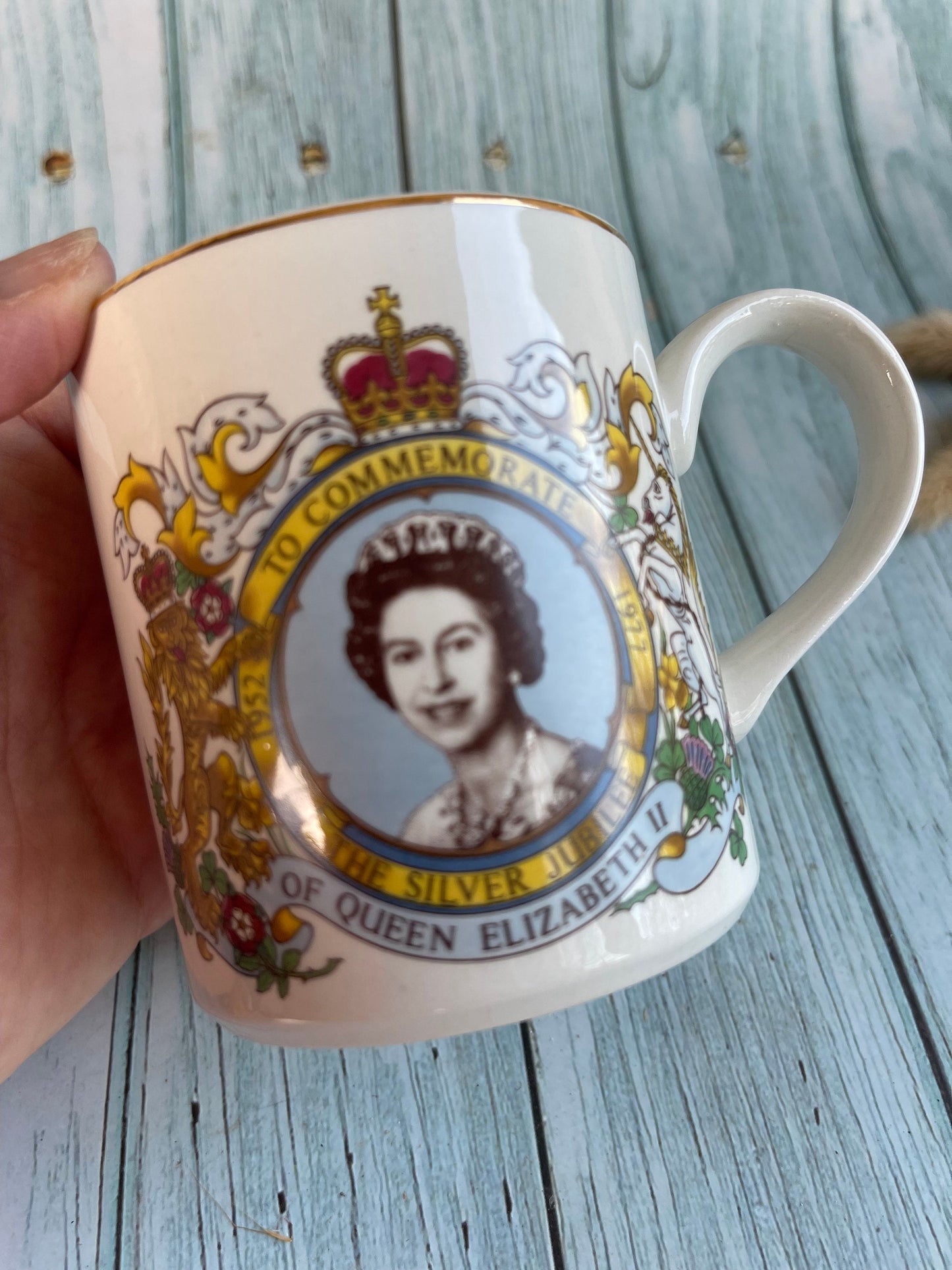 J G Meakin Commemorative Souvenir Mug for the Queen's Silver Jubilee 1977 / British Royal Family Memorabilia