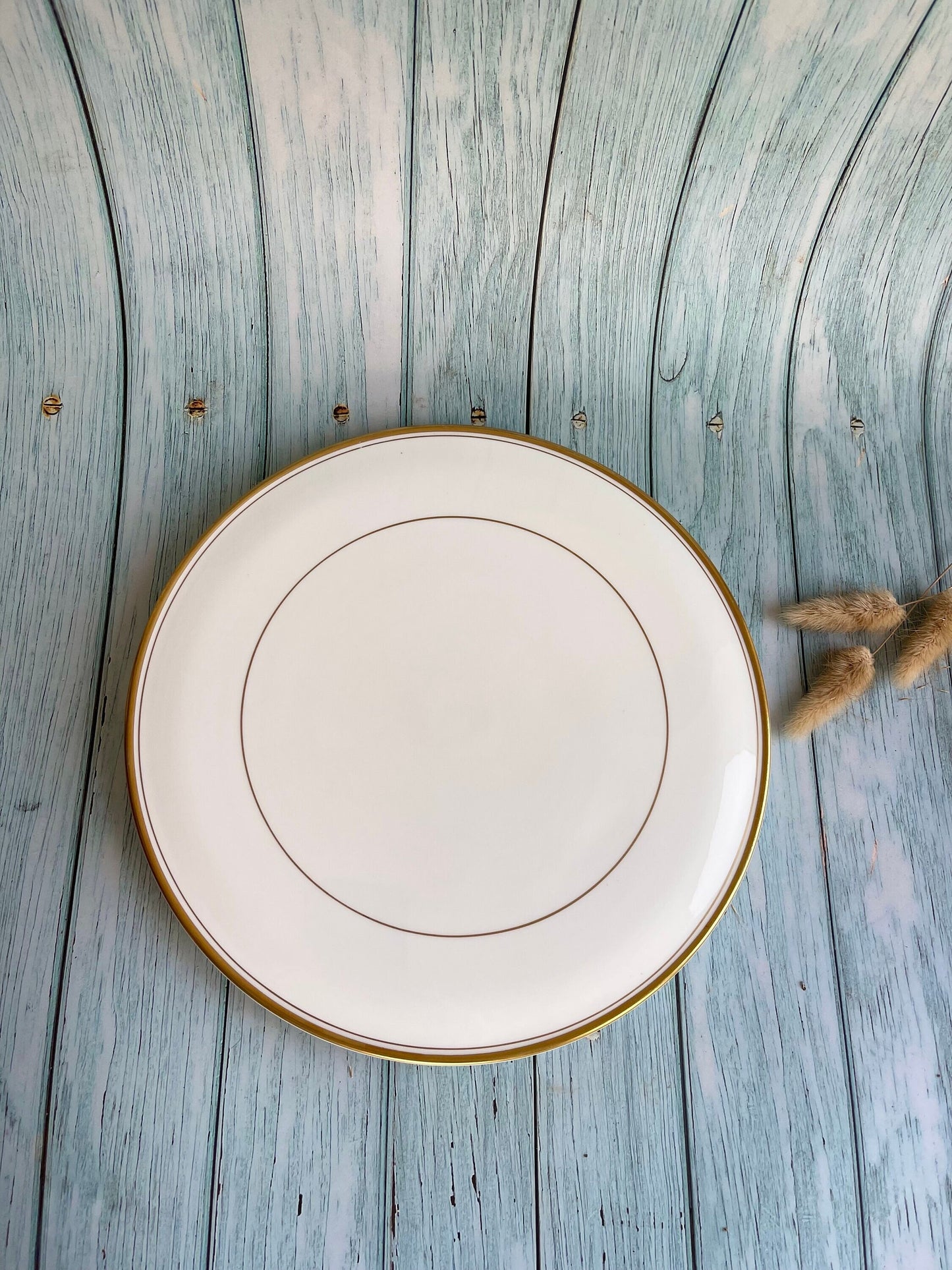 Royal Worcester Viceroy Gold Gateau or Cake Plate / Round Platter / White with Gilt Line Detailing and Gilt Rim