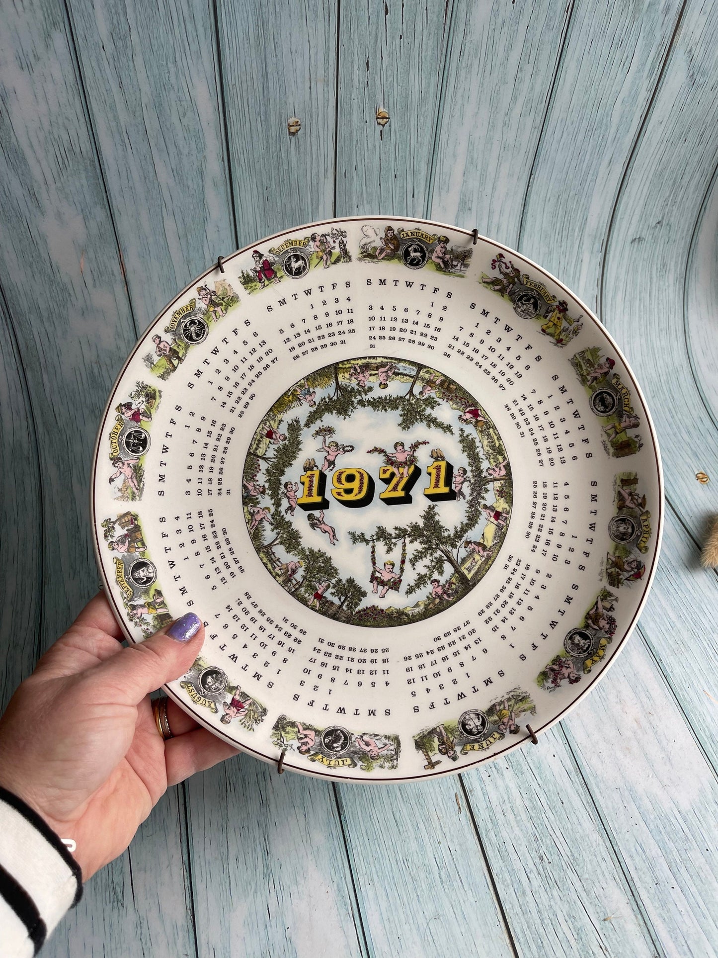 Collectible 1971 Wedgwood Etruria & Barlaston Plate with Hanger / Porcelain Calendar Plate