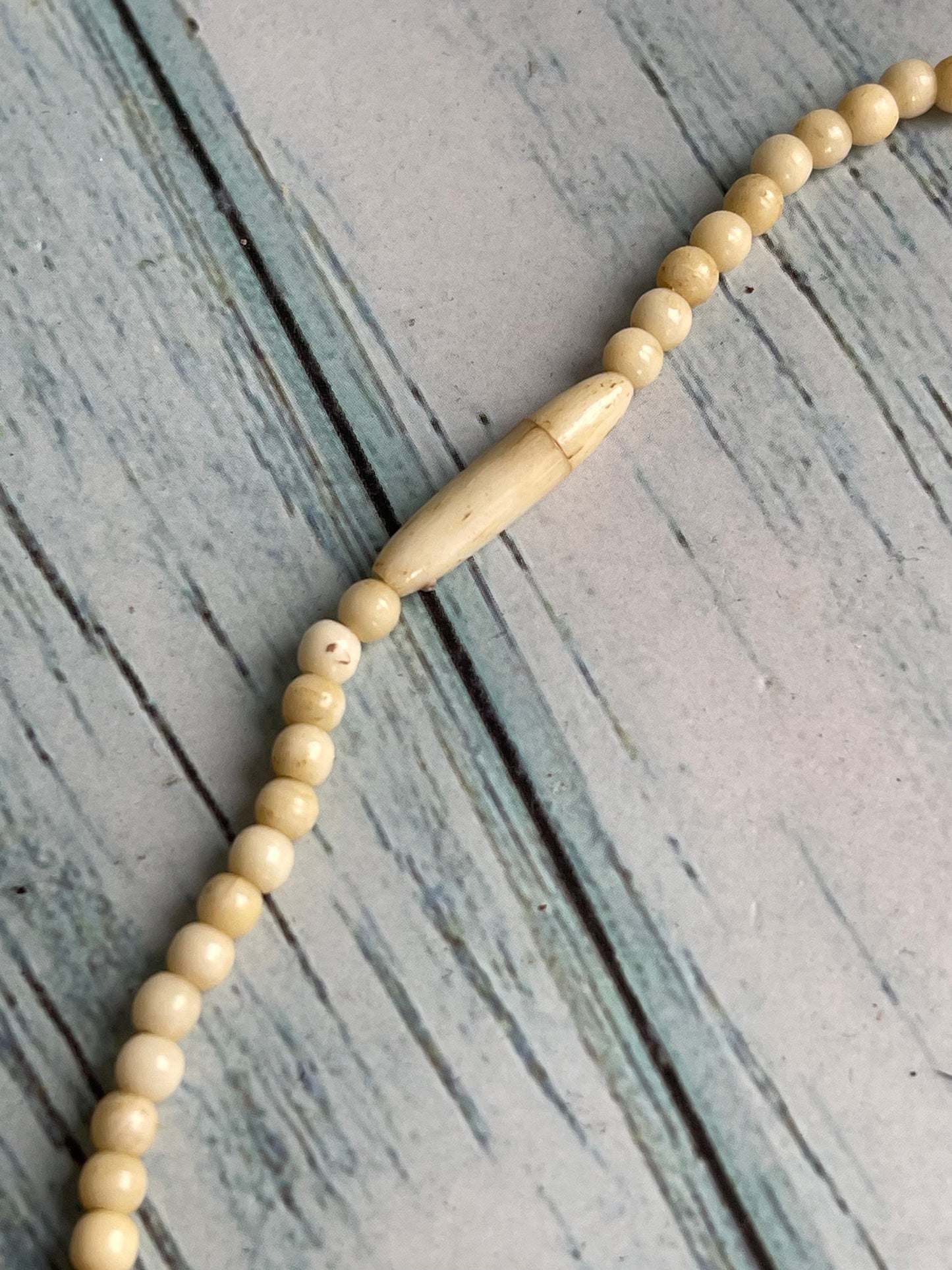 Very Pretty Vintage Anemone Ivory Flower Necklace