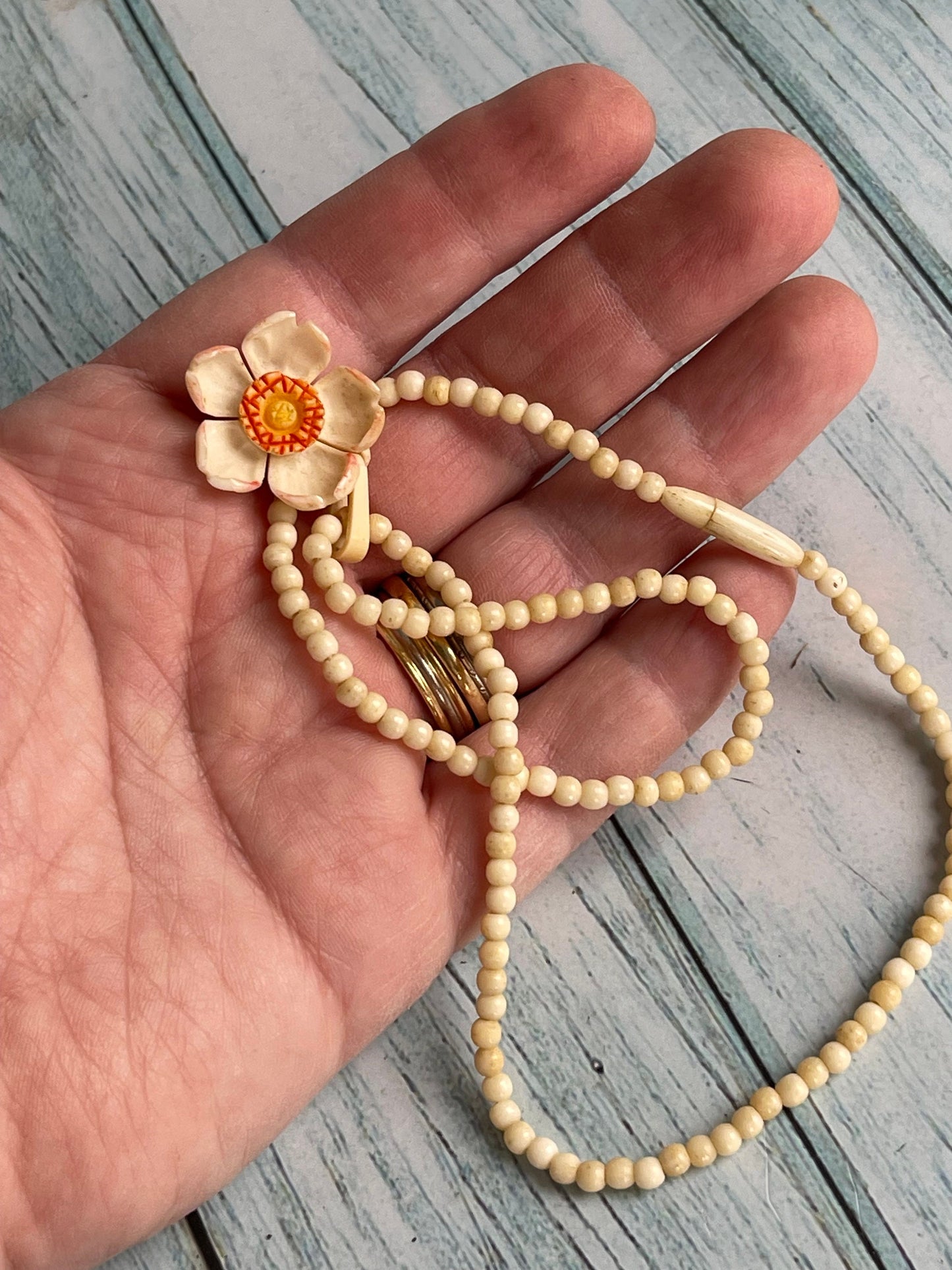 Very Pretty Vintage Anemone Ivory Flower Necklace