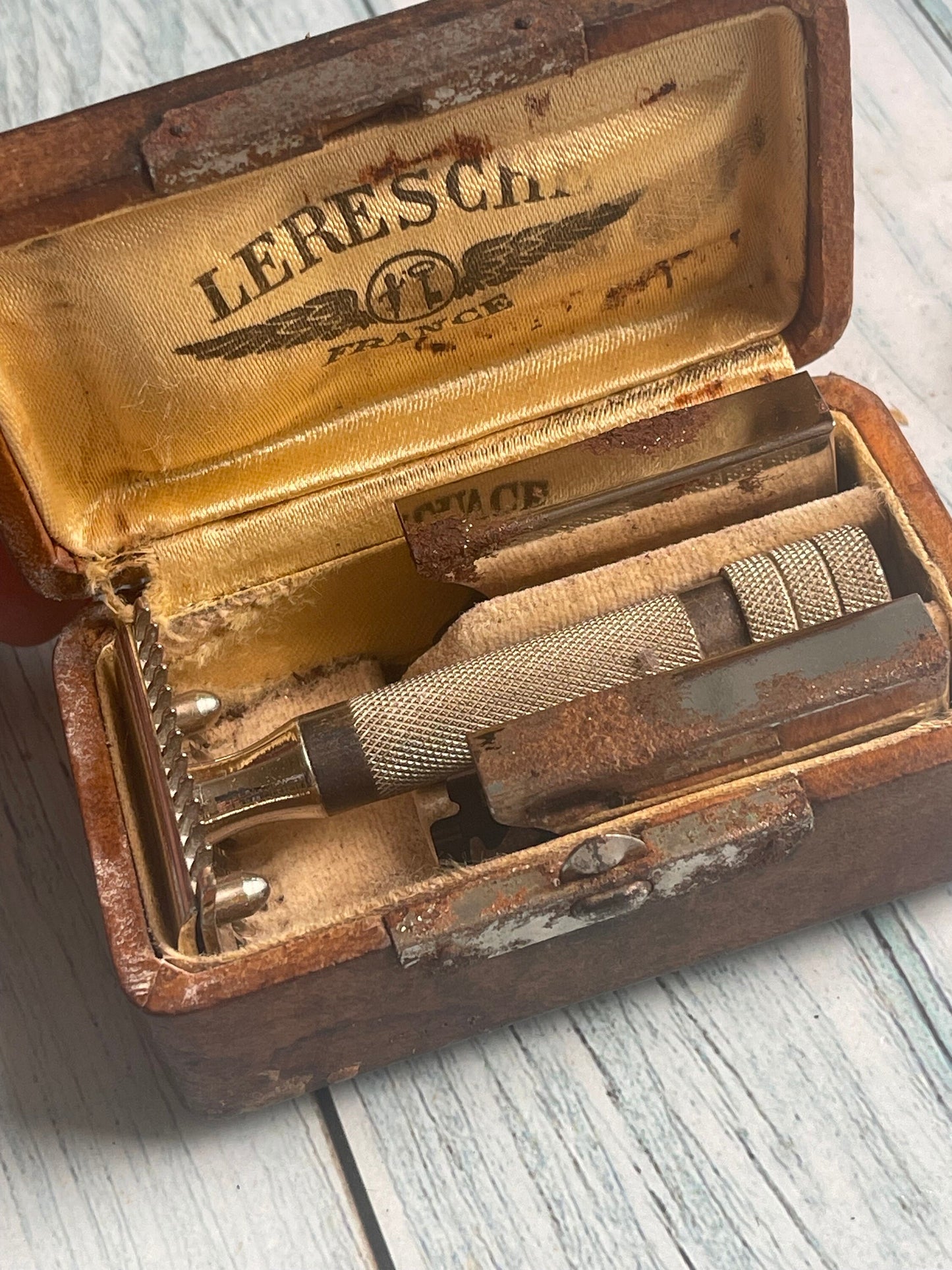 Leresche French Razor in Leather Box, Circa 1950s Collectible Shaving Razor with Razorblade