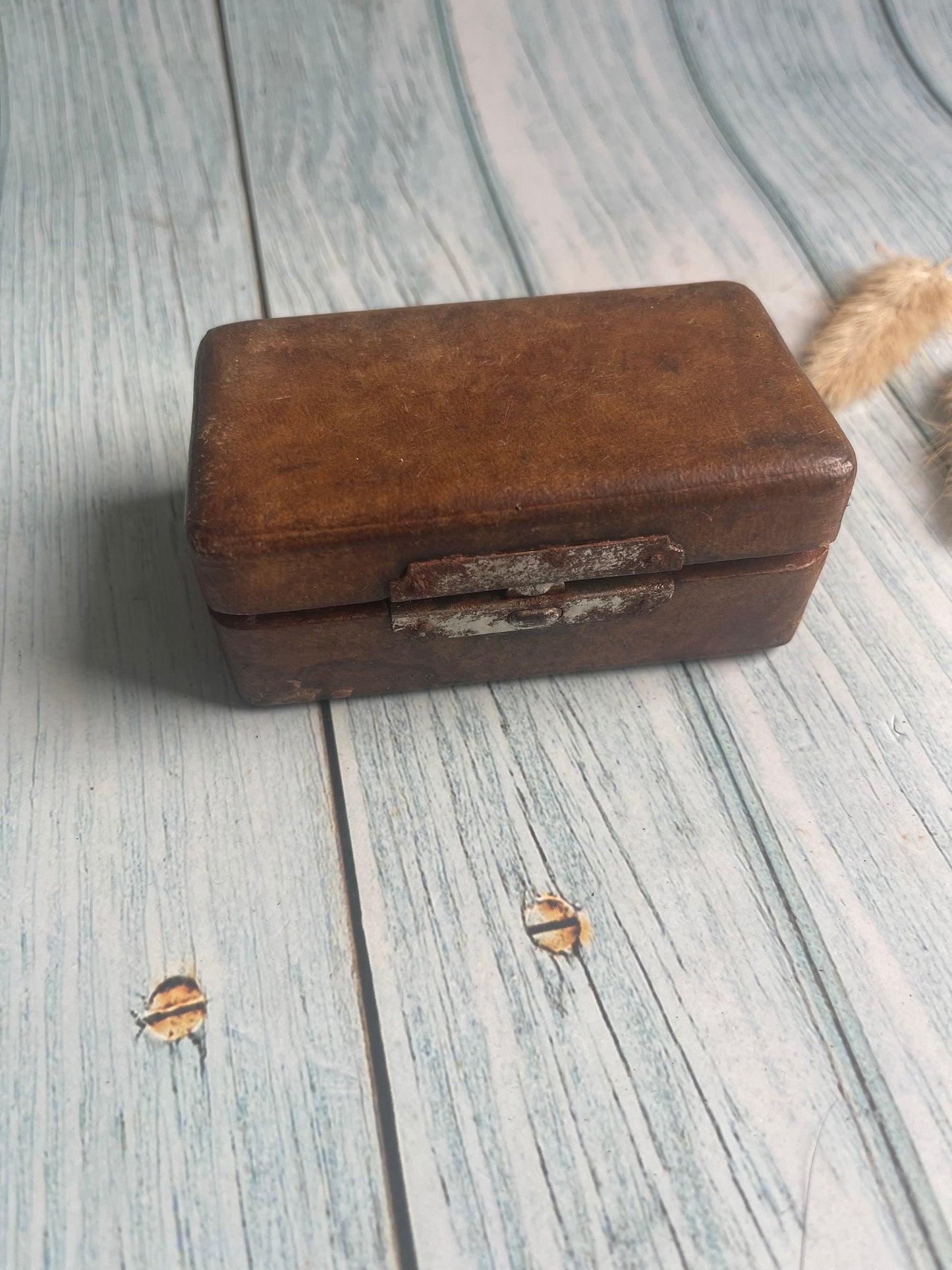 Leresche French Razor in Leather Box, Circa 1950s Collectible Shaving Razor with Razorblade