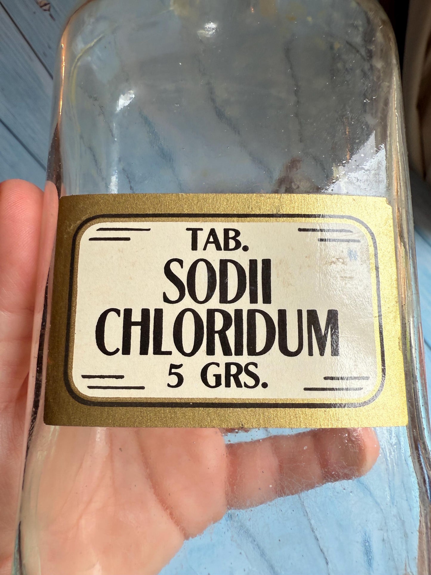 Antique Glass Latin Sodii Chloridum Sodium Chloride Tablet Apothecary Bottle / Collectible Chemist Jar