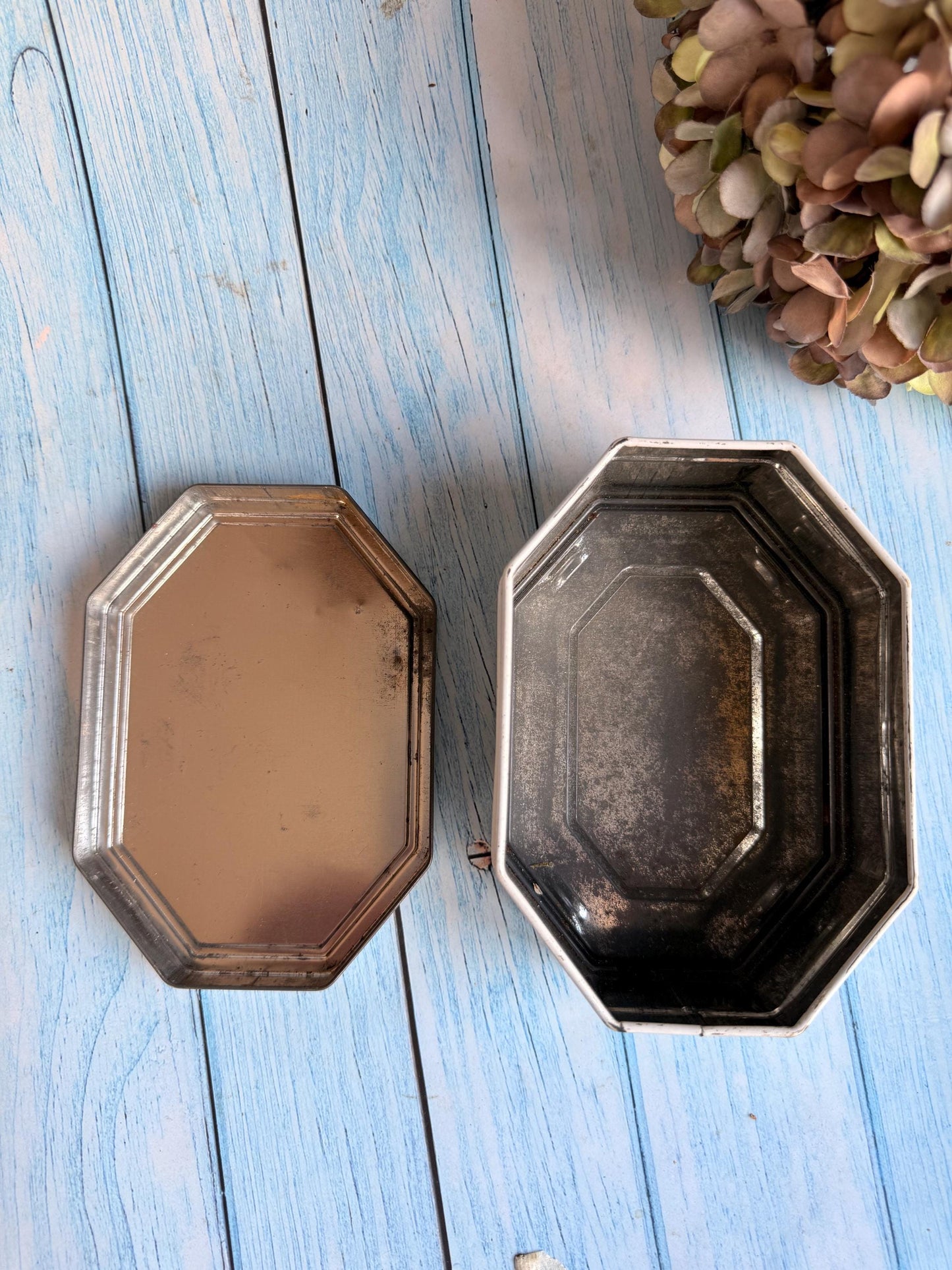 Vintage French Vichy Menthe Pastilles Advertising Collectible Tin